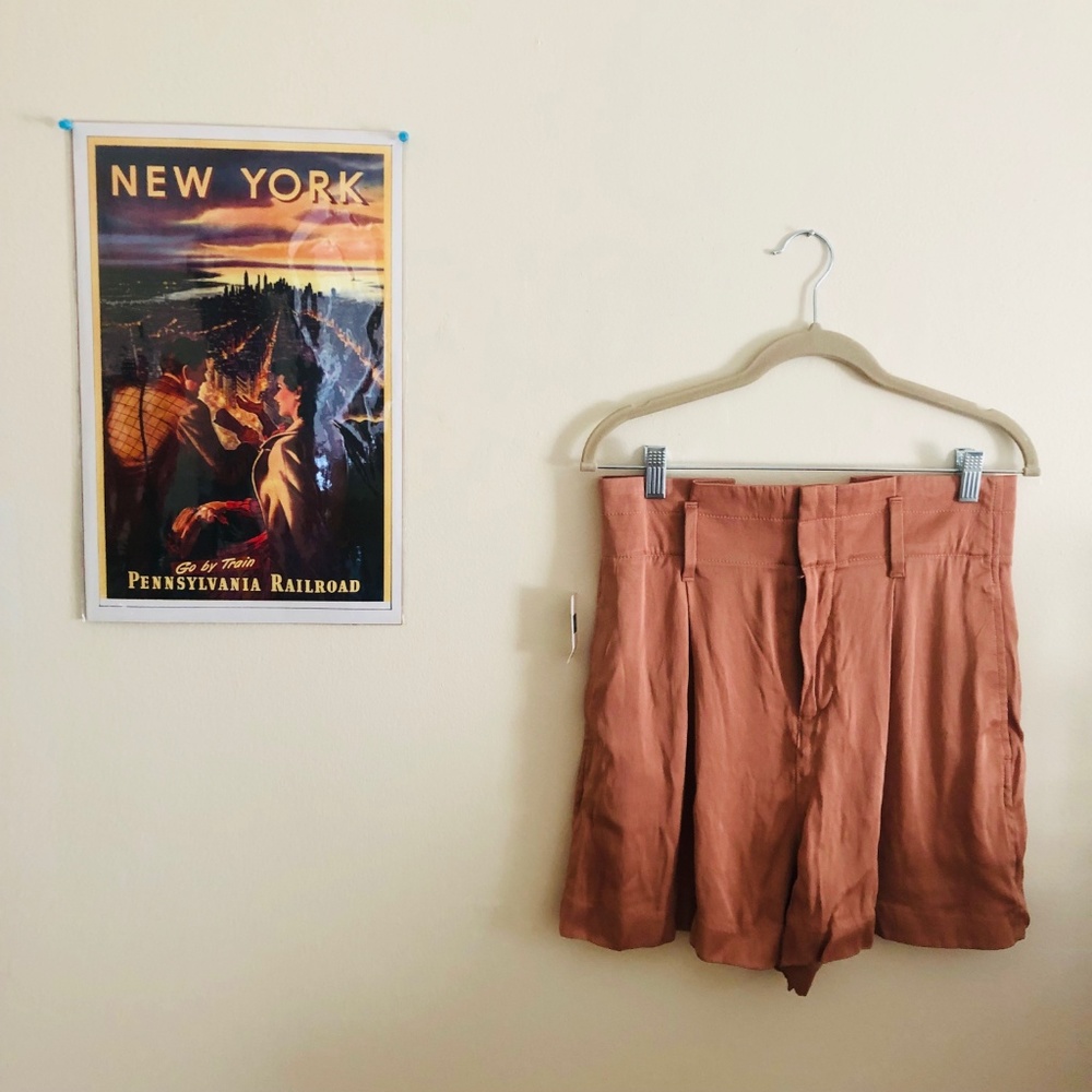 NWT High Waisted Gap Shorts Flowy Size 8
